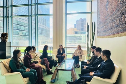 Посланик Гергана Караджова приветства български студенти от Юридическия факултет на Пловдивския университет “Паисий Хилендарски” в Централата на ООН